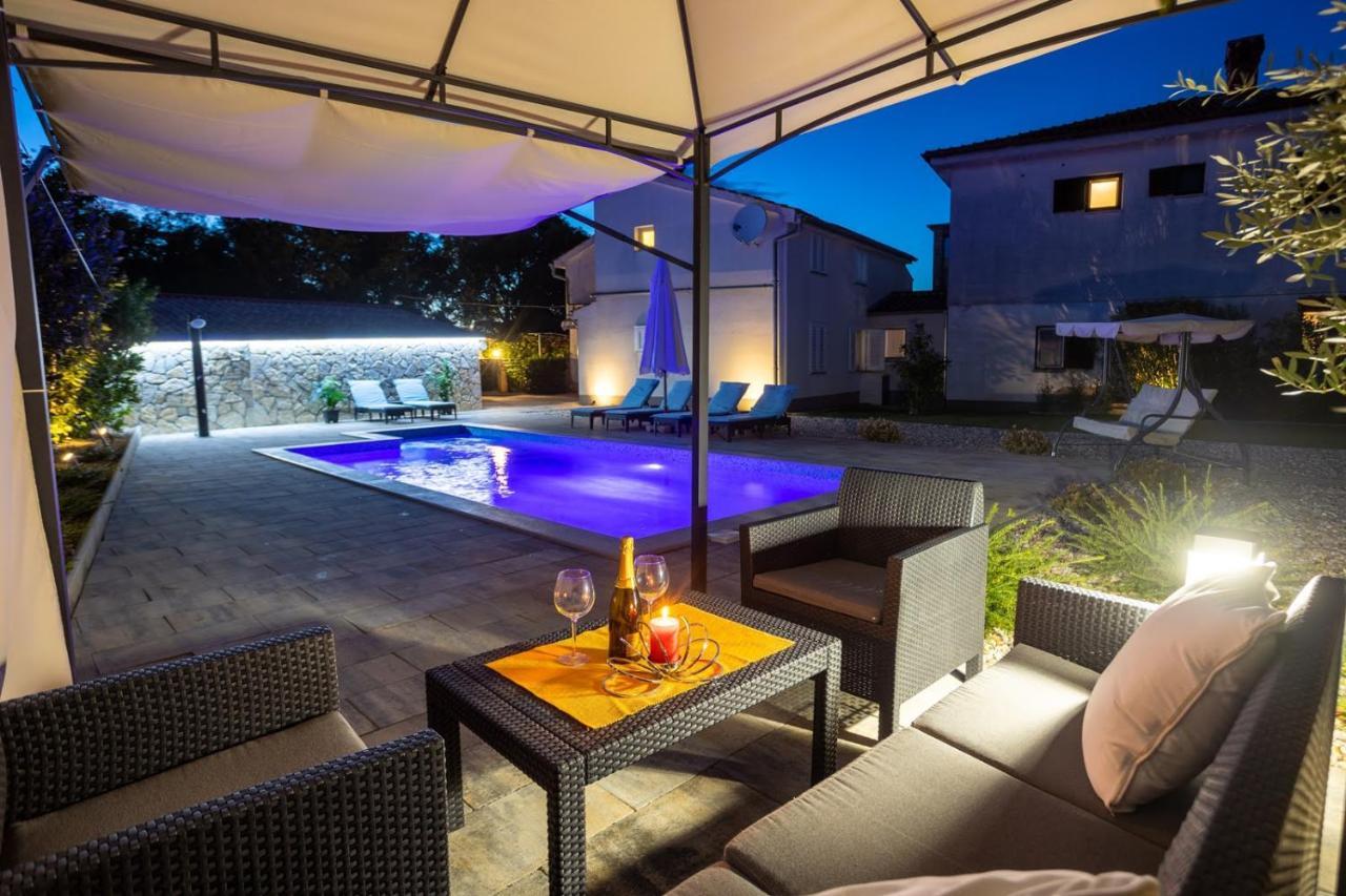 Apartman Luni Sa Bazenom - Malinska, Sveti Anton Sveti Anton  Ngoại thất bức ảnh