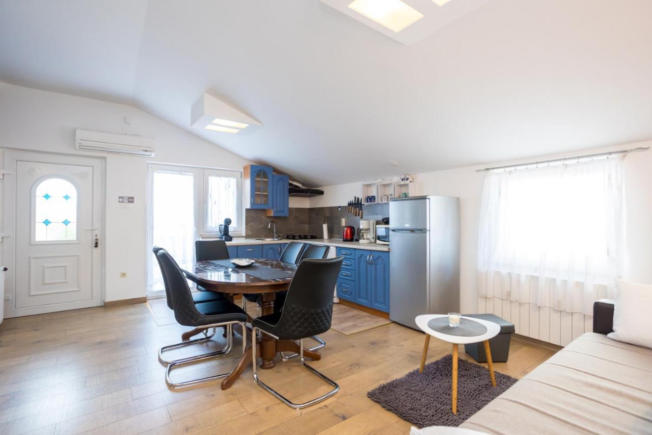 Apartman Luni Sa Bazenom - Malinska, Sveti Anton Sveti Anton  Ngoại thất bức ảnh